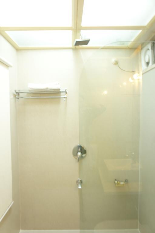 Hotel Surya Prime Kota  Ruang foto